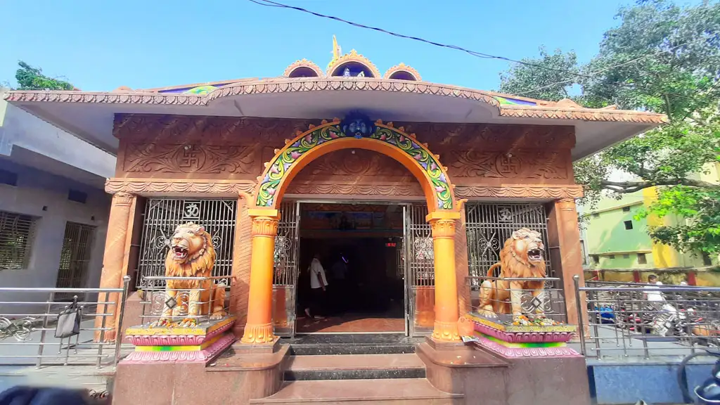 Devotees performing rituals at Baidyanatheswar Temple in Brahmapur